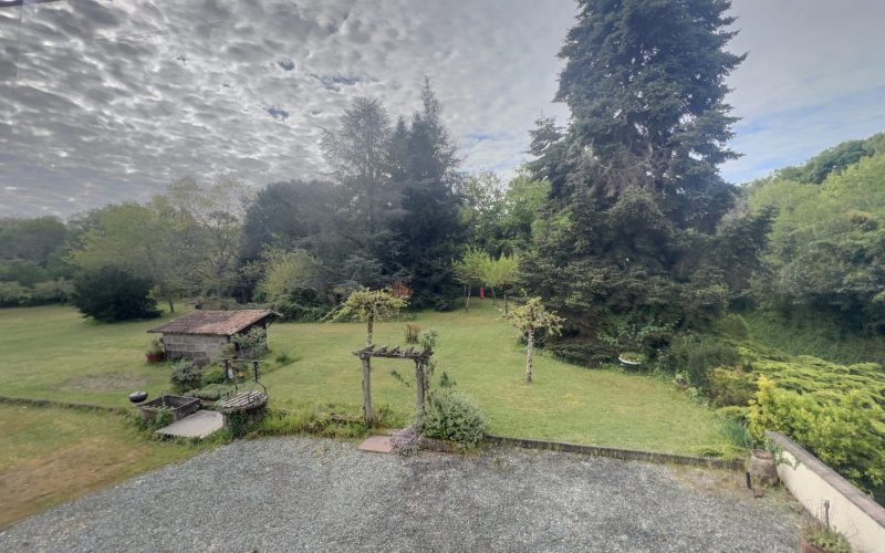 0C3272A1-4857-BB45-EA79-FD6EFA3EFCBD