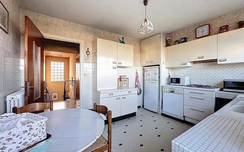 15cb9c2f-1ba3-4ee8-8168-d7473b3bf1b7