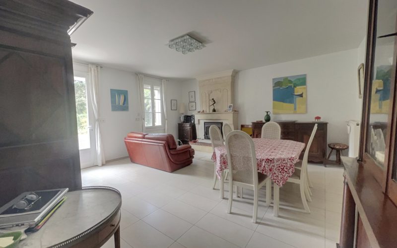 2FEB0911-1001-6533-95D3-74C797B6BF2F