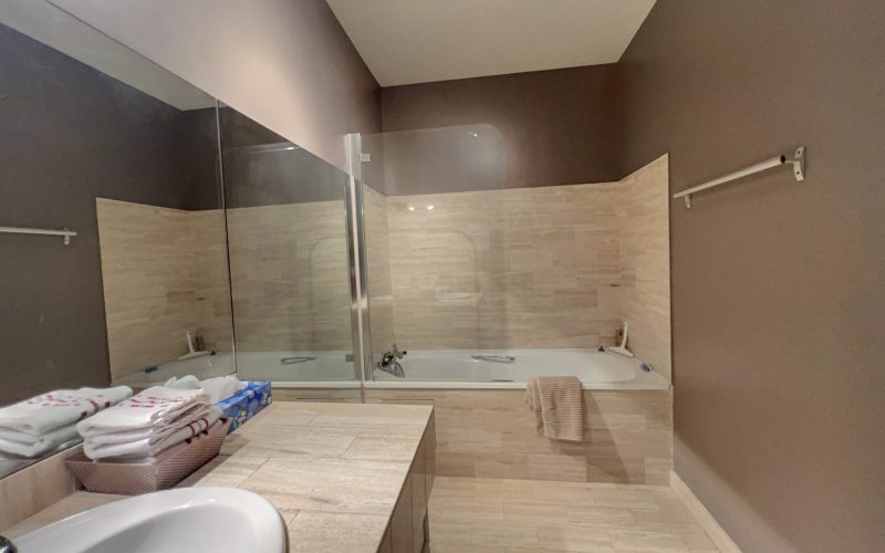 5BF4D471-CBF4-33A7-00D4-94A60D148E64