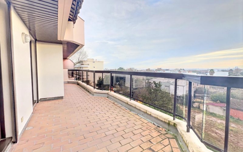 CEAE123E-665F-8242-56F6-2563F977F7AC