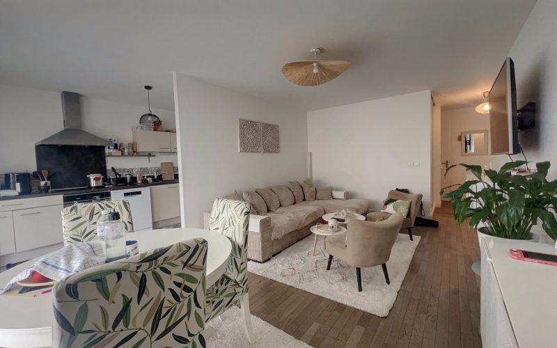 EA8ED87A-C78D-EBE9-C83C-0C760DC0A174